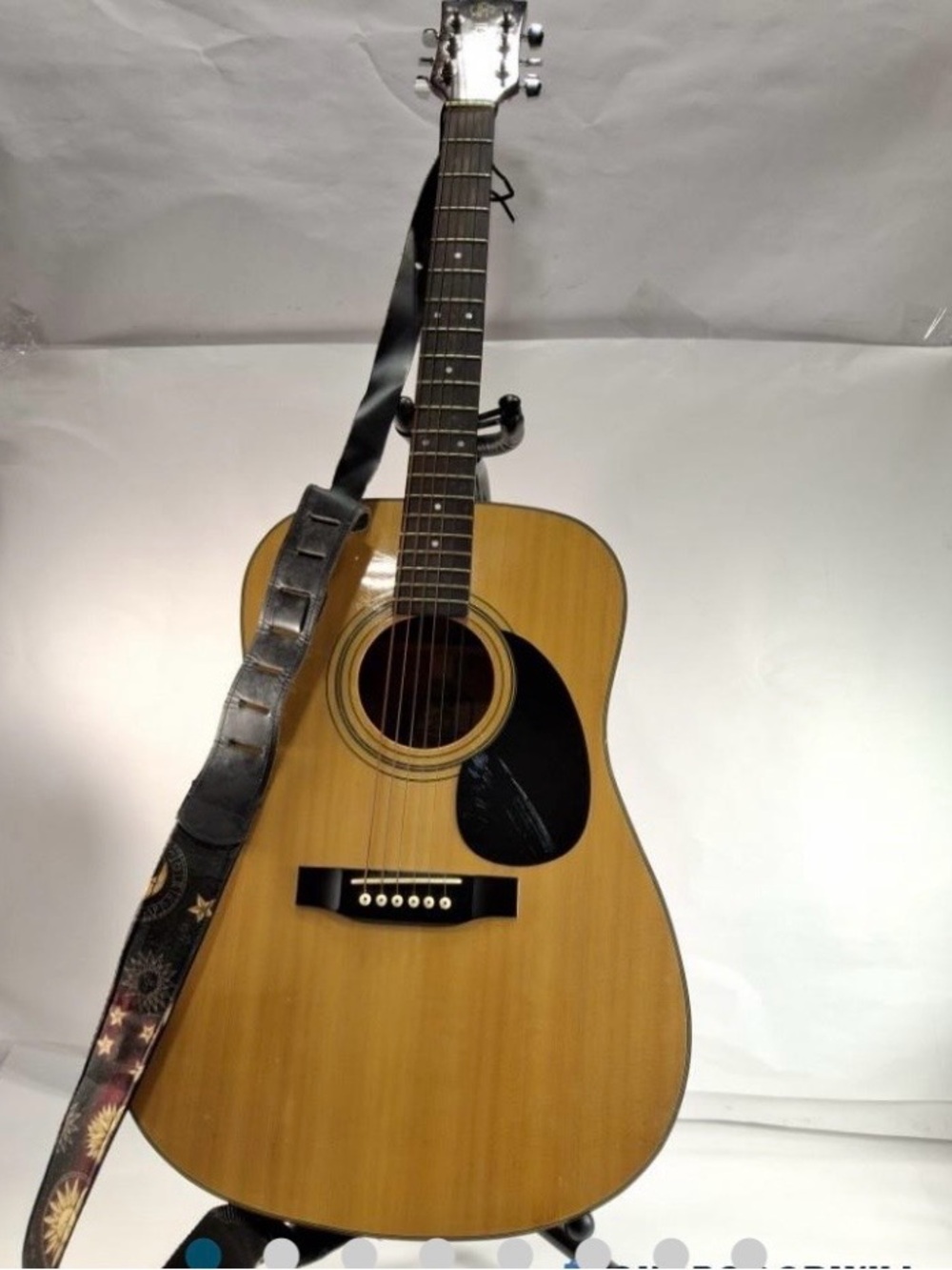 Vintage Mitchell MD100 Dreadnought Acoustic Guitar Natural w/ Case and strap